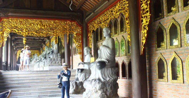 ninh-binhbai-dinh-pagoda-electric-car-2-ways-trang-an-eco