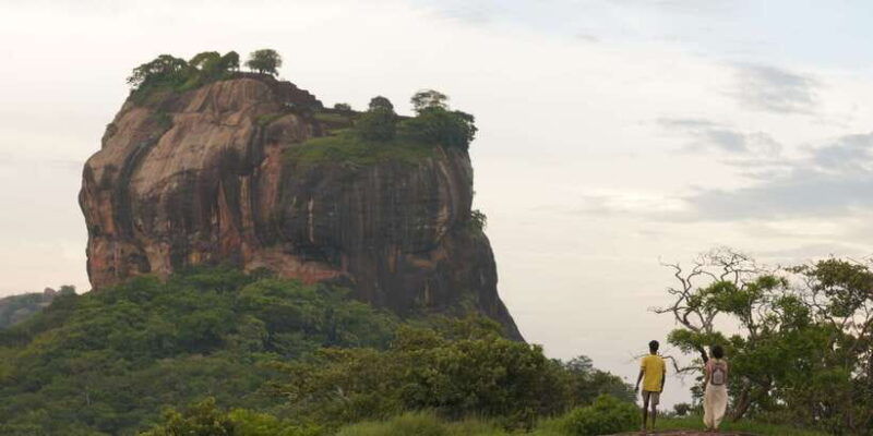 non-touristic-sigiriya-on-tuktuk