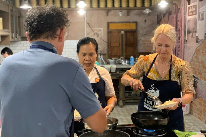 Northern Thai Cooking Experience in Chiangmai - The Teaching Style and Group Dynamics