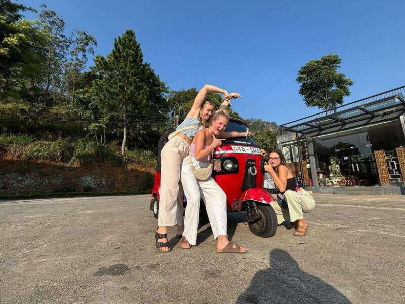 nuwara-eliya-private-sightseeing-tuk-tuk-tour