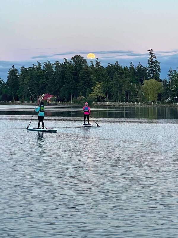 oak-bay-full-moon-paddle-experience