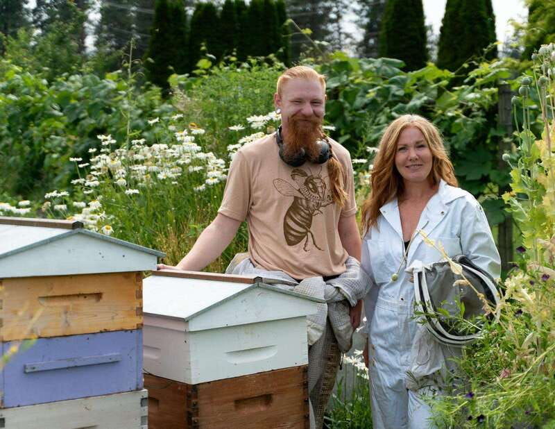 okanagan-bee-tour-wine-tasting-and-lunch-at-kelowna-winery