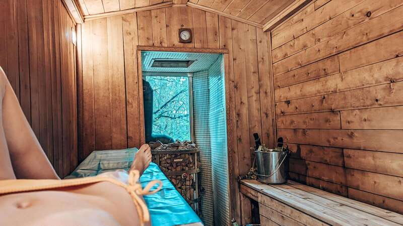 ottawa-unique-experience-hot-leaf-therapy-in-private-sauna