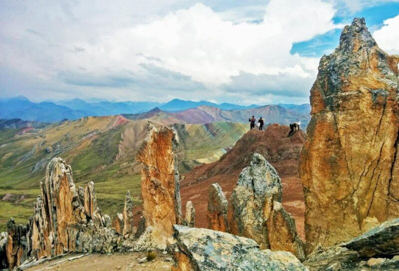 palcoyo-mountain-hiking-stone-forests
