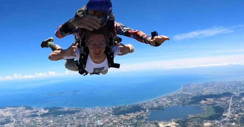 pattaya-skydiving-with-an-ocean-view