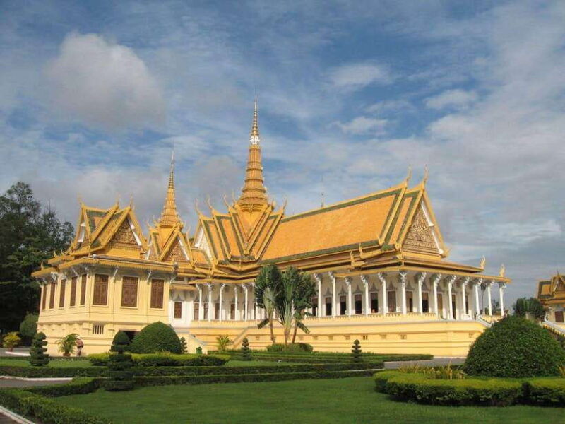 phnom-penh-2-day-tour-with-royal-palace-and-killing-fields