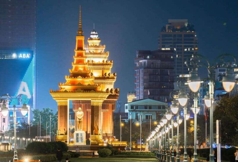 phnom-penh-9-exciting-spots-evening-tuk-tuk-tour