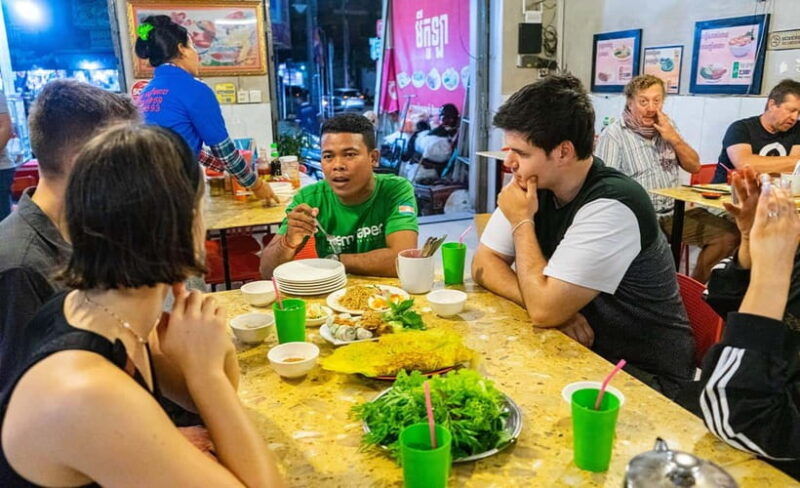 phnom-penh-evening-food-tour-with-drinks-tuk-tuk-included