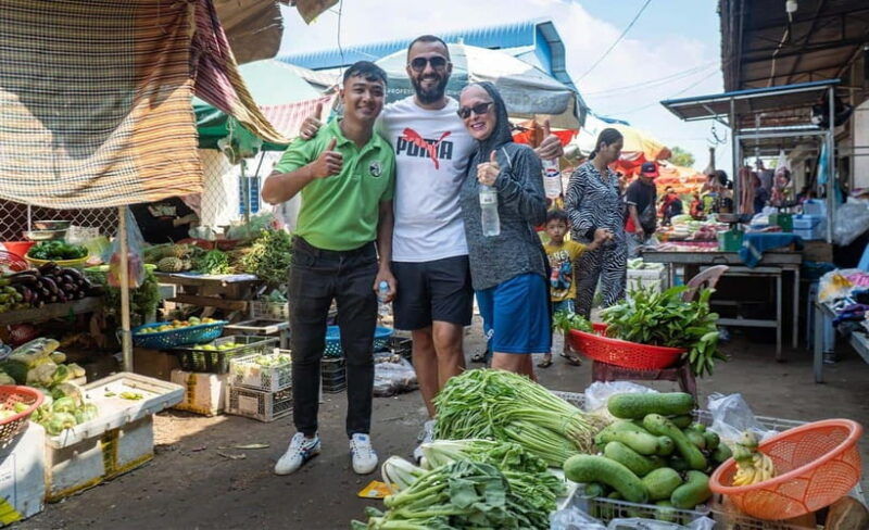 phnom-penh-morning-foodie-market-tour-by-vespa