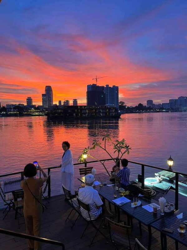 phnom-penh-sunset-cruise-tour-enjoy-and-relaxing