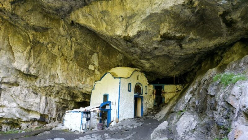 pieria-guided-hiking-tour-in-enipeas-gorge-of-mount-olympus