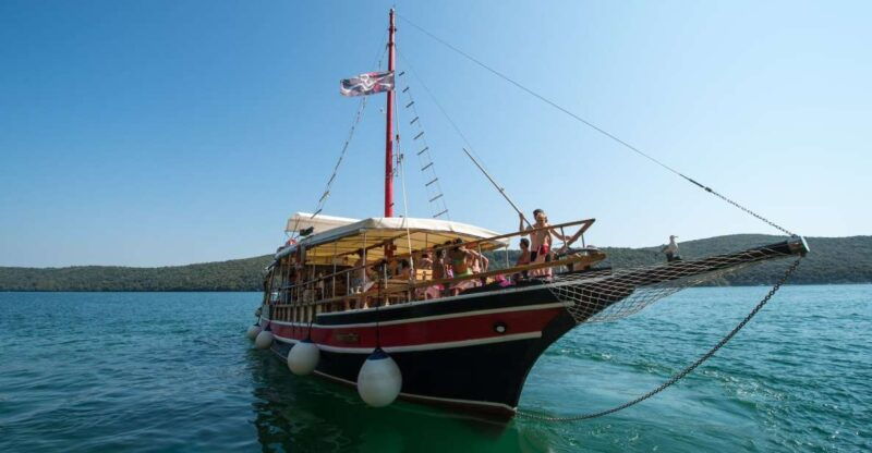 porec-evening-boat-trip-to-discover-dolphins