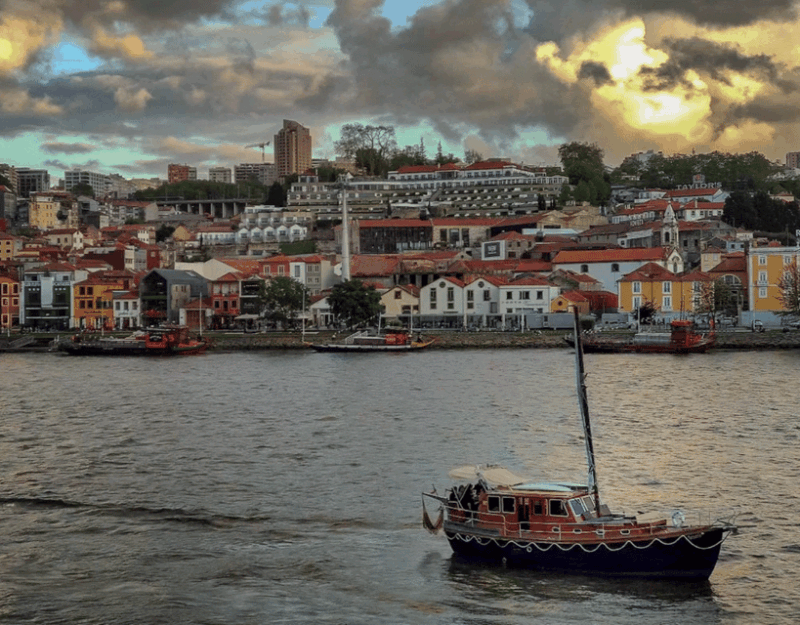 porto-classic-sailboat-cruise-along-the-douro-river