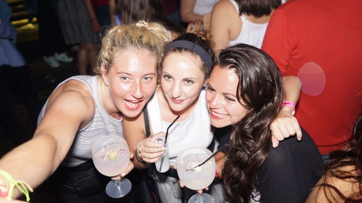 porto-pubcrawl-with-6-drinksvip-club-entry