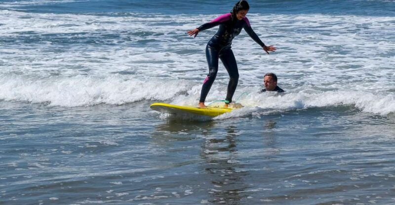porto-small-group-surfing-experience-with-transportation