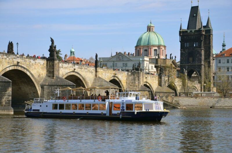 prague-2-hour-lunch-cruise-on-the-vltava-river