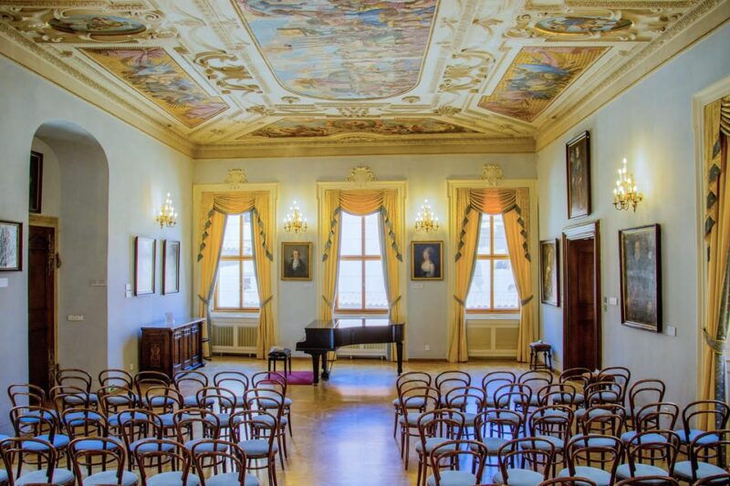 prague-castle-midday-classical-concert-at-lobkowicz-palace