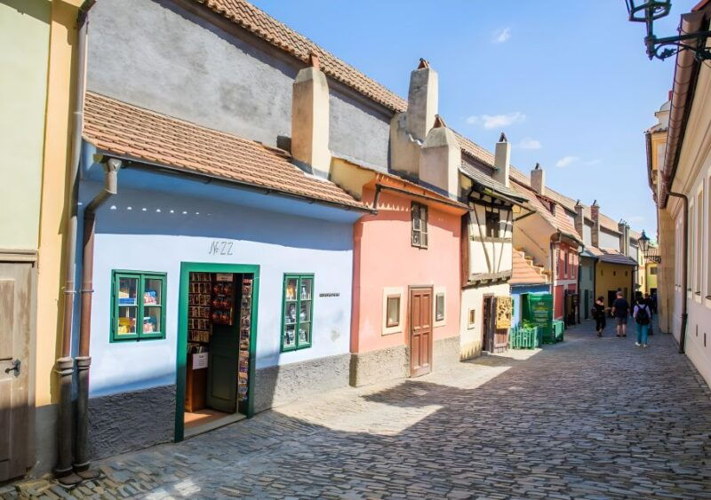 prague-castle-royal-palace-cathedral-and-golden-lane-tour