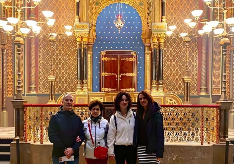 prague-guided-tour-inside-the-jewish-cemetery-synagogues