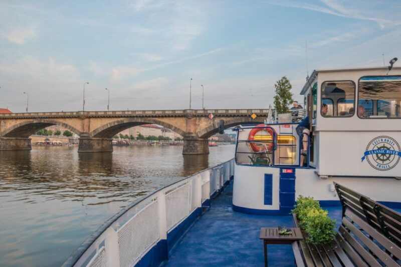prague-panoramic-vltava-river-cruise