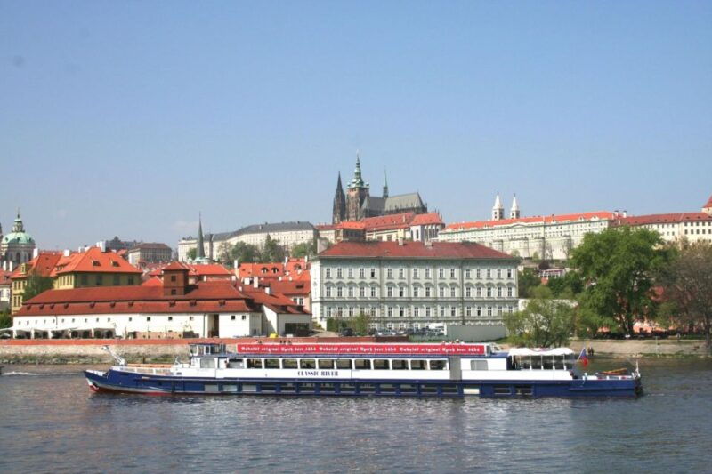prague-sightseeing-boat-cruise-with-buffet-dinner-2