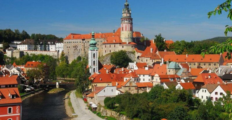prague-sightseeing-transfer-to-salzburg-via-cesky-krumlov