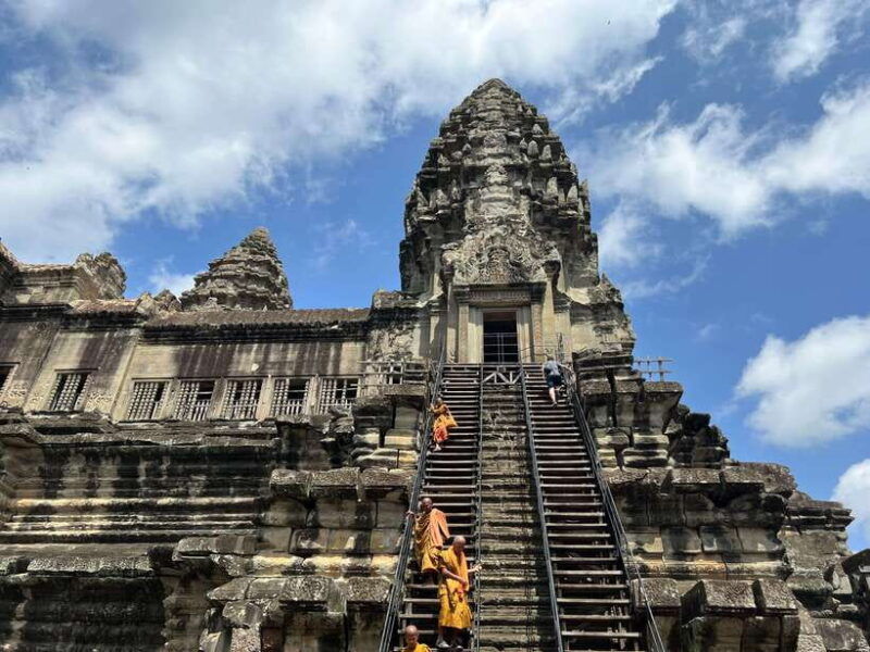 private-angkor-wat-sunrise-tour-with-lunch