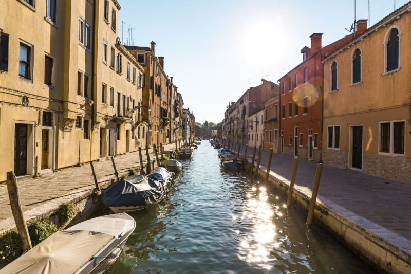 private-cruise-venice-viewed-by-the-water