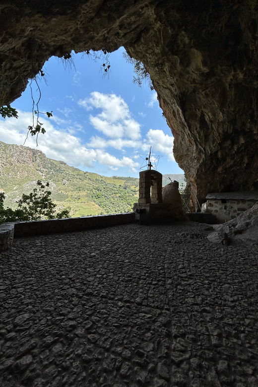 private-elafonisi-agia-sofia-cave-elos-excursion