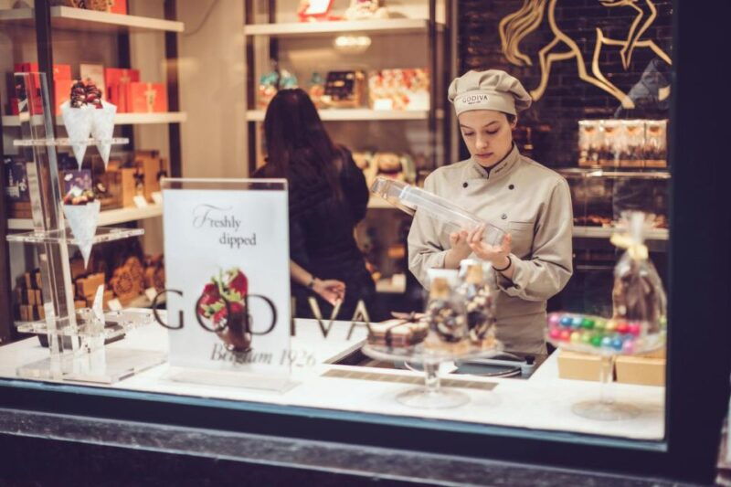 private-guided-tour-of-bruges-iconic-sites-chocolate