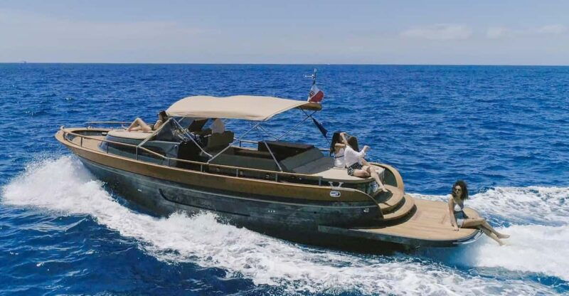 private-luxury-boat-tour-to-capri-and-positano-from-naples