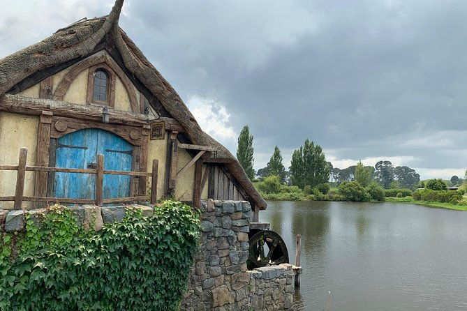 Private Luxury Tour to Hobbiton Movie Set & Waitimo Glowworm Cave - Detailed Itinerary Breakdown