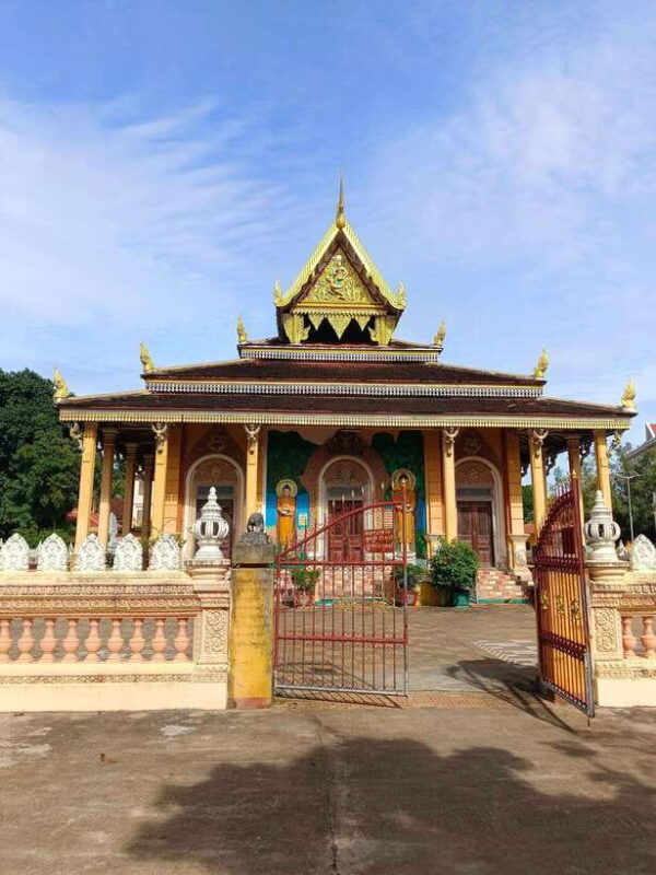 private-tour-through-battambang-local-area-and-landmark
