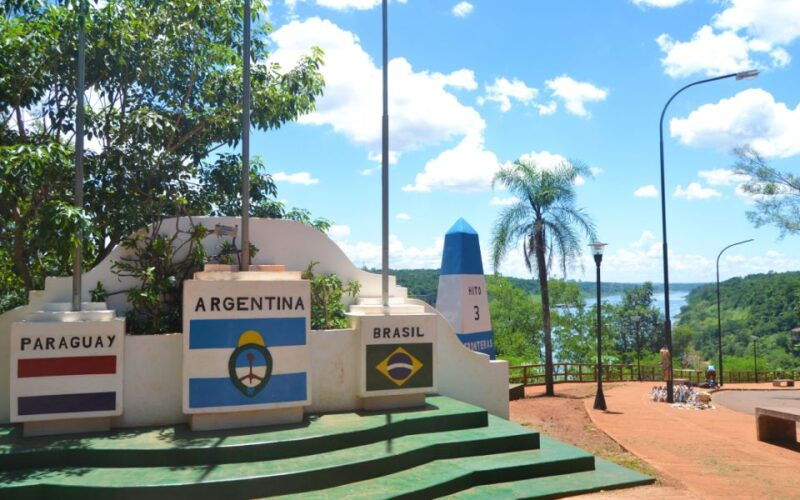 puerto-iguazu-hito-tres-fronters-and-la-aripuca-city-tour