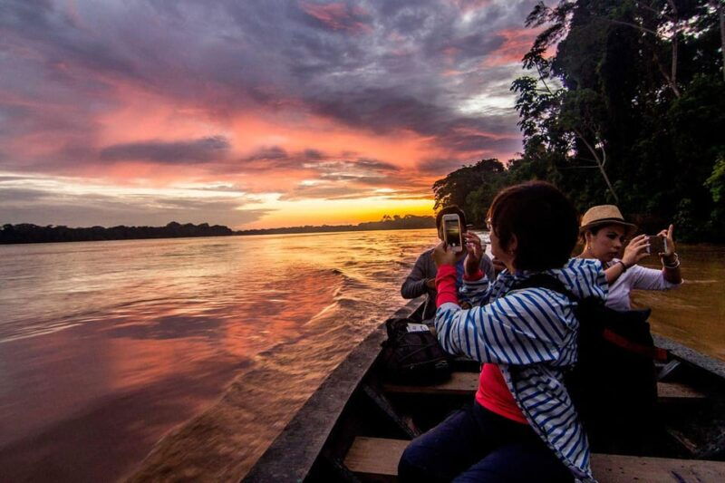 puerto-maldonado-lake-sandoval-full-day