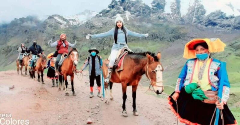rainbow-mountain-horseback-riding-tour-buffet-lun