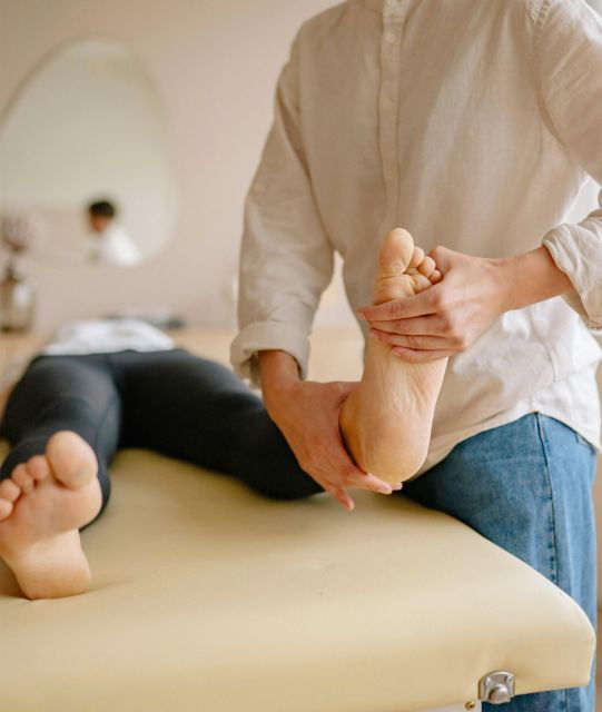 reflexology-massage-for-relaxing-moments-at-home