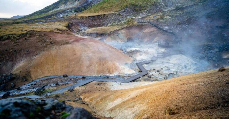 reykjanes-peninsula-and-bridge-between-the-continents