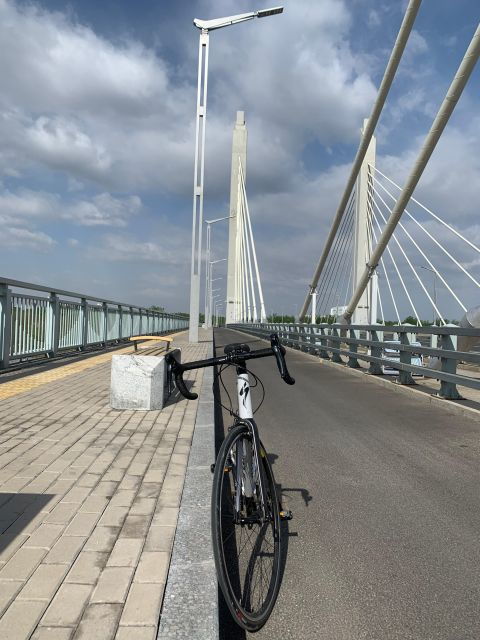 riverside-cycling-with-a-native