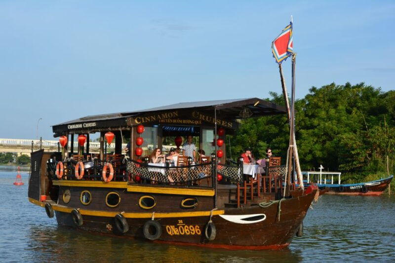 romantic-sunset-dinner-cruise-in-hoi-an