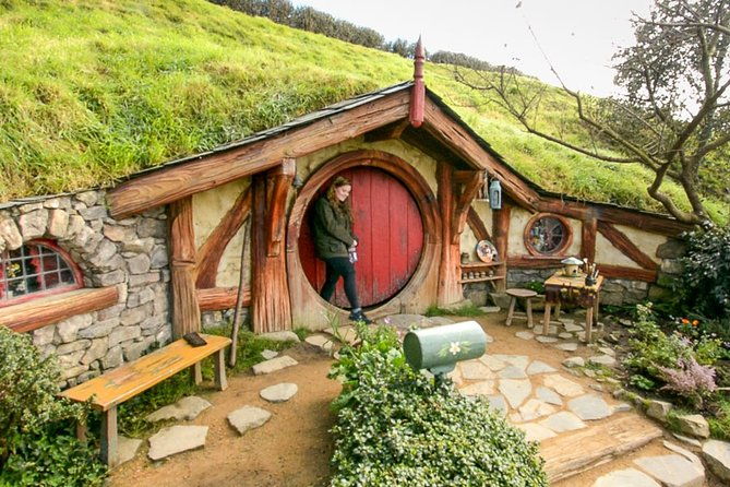 Rotorua to Auckland via Hobbiton Tour with Lunch - One Way - Authenticity and Practical Tips
