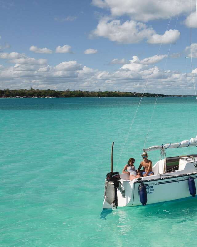 sailboat-tour-in-the-seven-colors-lagoon-of-bacalar