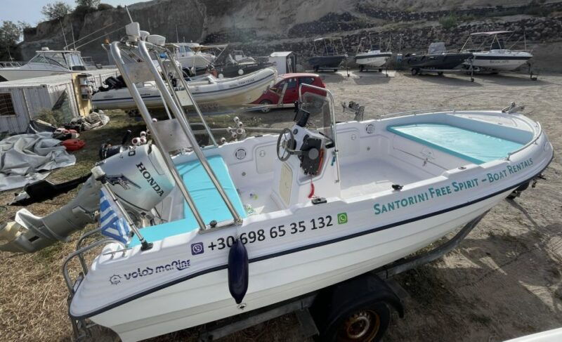 santorini-license-free-boat-rental-with-snorkeling-gear