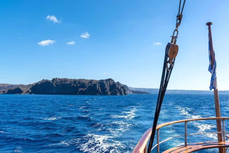 santorini-port-cruise-to-volcano-hot-springs-thirassia