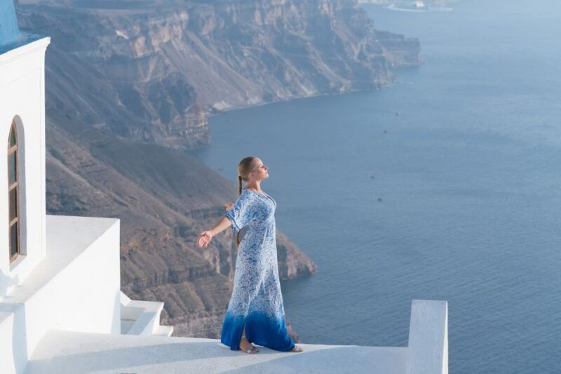 santorini-private-photo-shoot-in-fira-or-imerovigli