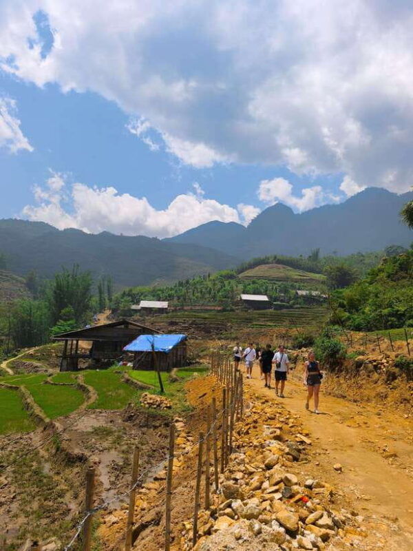sapa-1-day-trek-from-mountain-to-village-with-local-guide