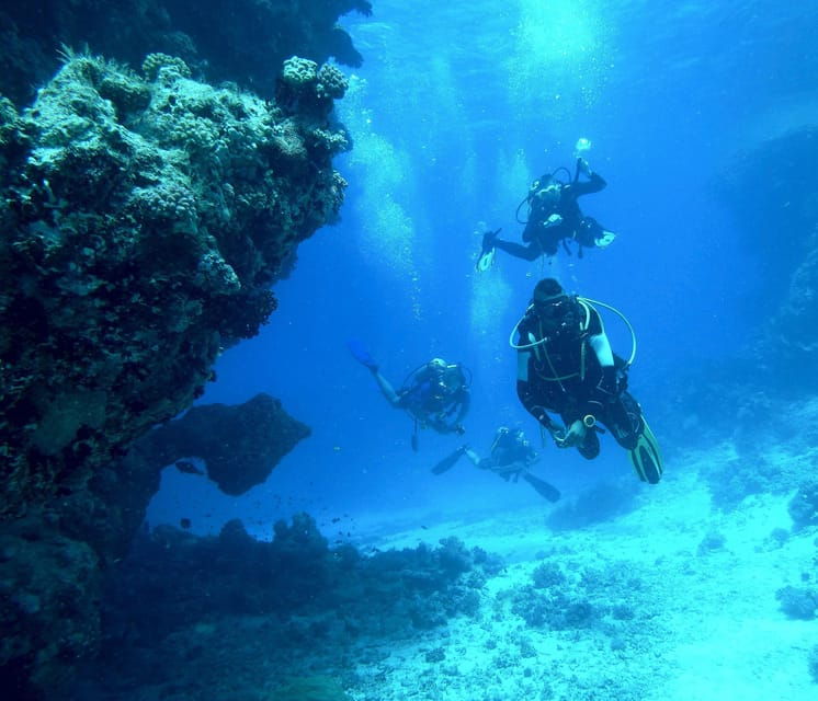 scuba-diving-for-beginners-in-crystal-clear-sea-of-halkidiki