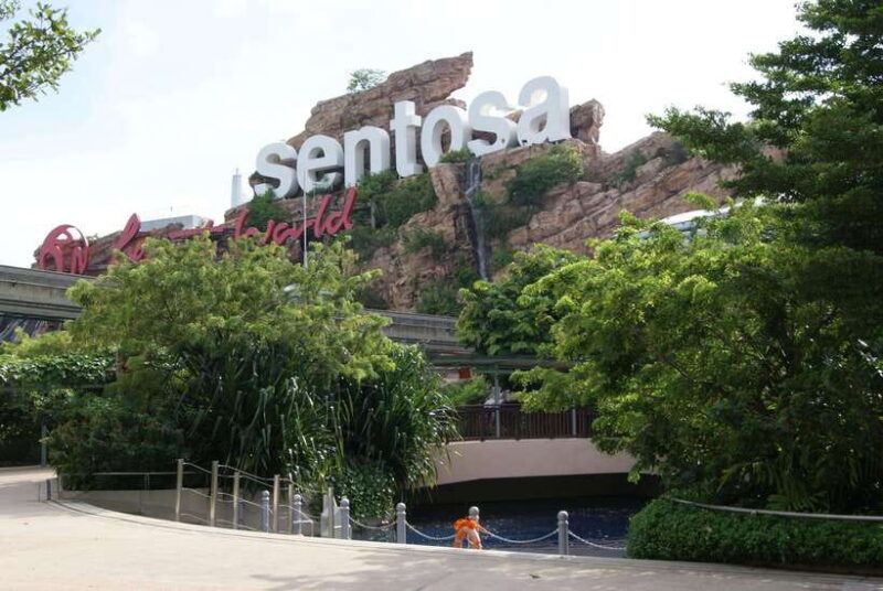 sentosa-adventure-sea-aquarium-cable-car-madame-tussauds
