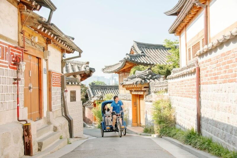 seoul-bukchon-hanok-village-pedicab-tour