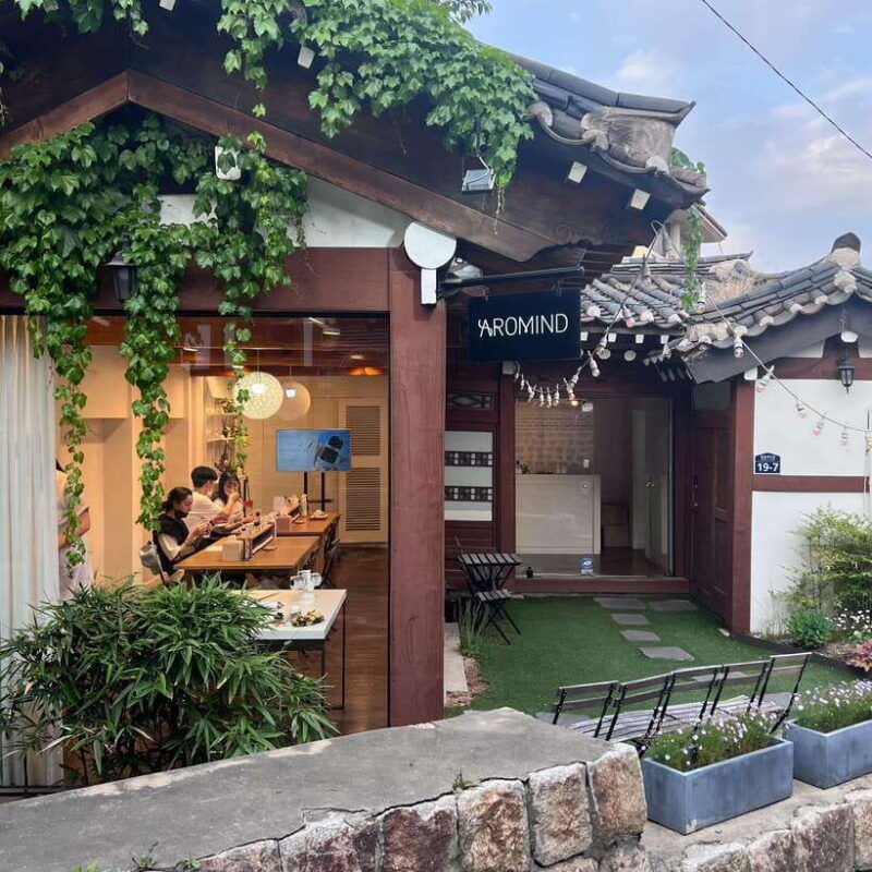 seoul-create-your-own-natural-perfume-with-a-perfumer